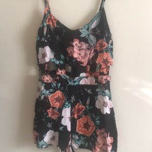 Floral romper with middle exposure